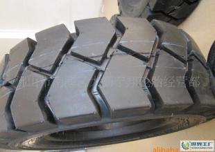 叉車輪胎選購指南 實(shí)心輪胎與充氣輪胎的對比分析